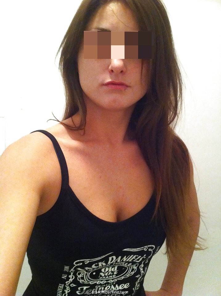 Sarah 21 ans cherche homme coquin